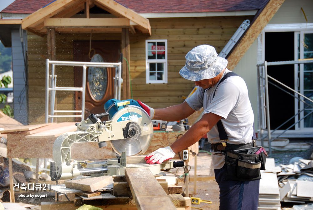 성주 농가주택 리모델링 현장의 목수(木手) 유팀장님