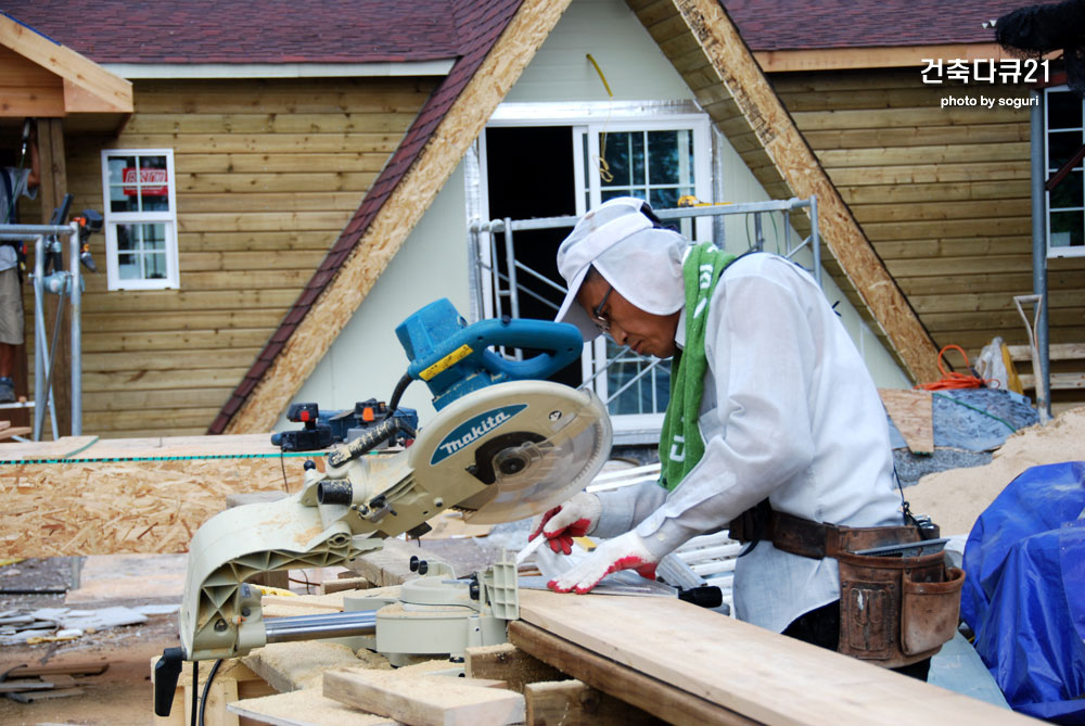 경북 성주 조립식주택 리모델링 현장의 목수(木手) 차팀장님